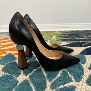 Saks Fifth Avenue black pump with wooden heal detail